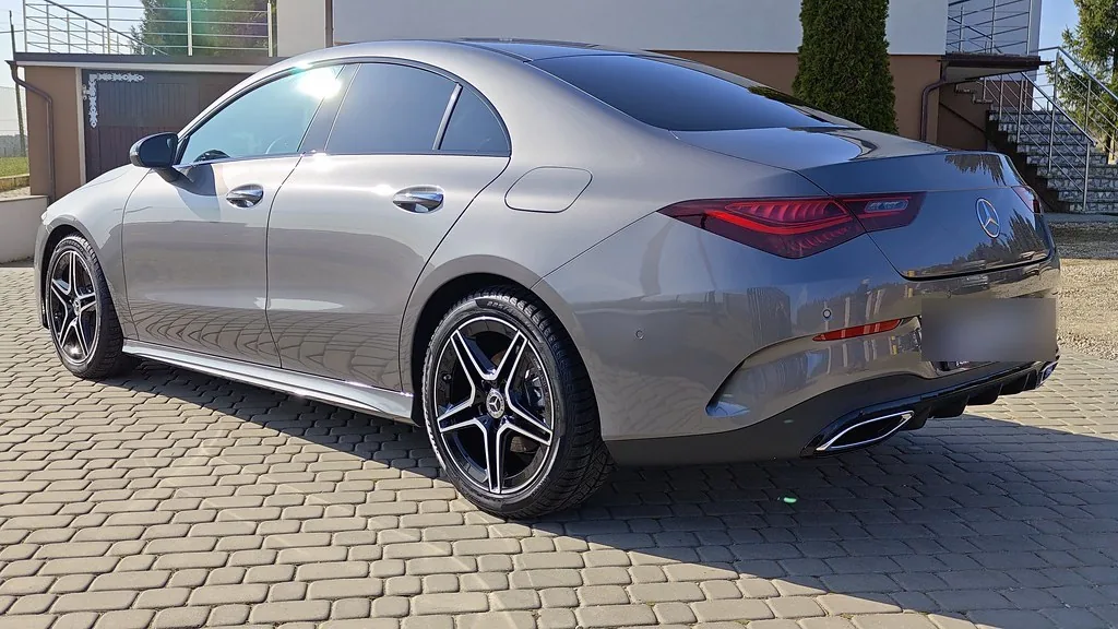 Mercedes CLA od tyłu, gładka tafla lakieru po powłoce elastomerowej